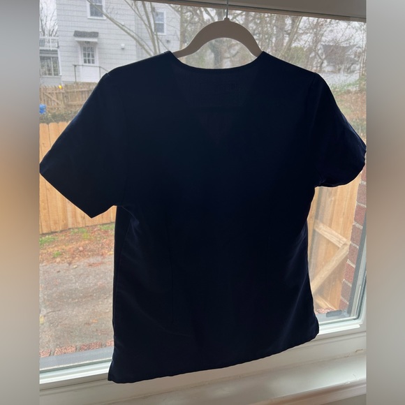 Figs Original Catarina 1 Pocket Scrub Top - Navy - Picture 3 of 4